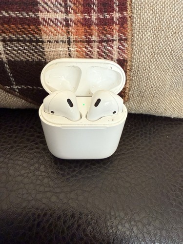 ORYGINALNE Apple AirPods 2. generacji z bezprzewodowym etui ładującym A2031 - białe - Zdjęcie 7 z 11
