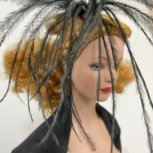 Tonner Tyler Wentworth Soir de Fete Doll 16" Theatre de La Mode w/ Box & Stand - Picture 3 of 19