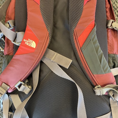 The North Face Amira Red Backpack/Daypack - Nylon Camping/School Bag - Picture 3 of 10