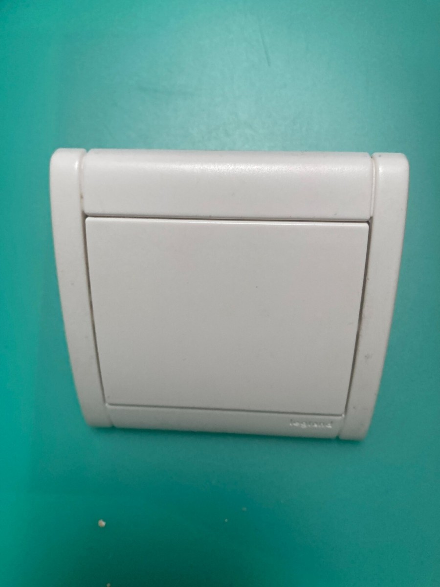 Lot De 17 Interrupteurs Va-et-vient Legrand Sagane 840 02 - Occasion - Livraison Offerte