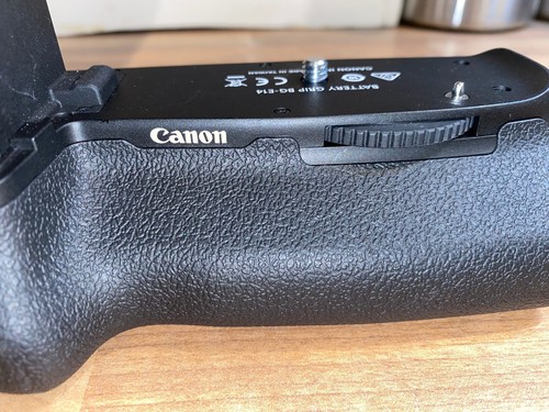 Canon BG-E14 Battery Grip for CANON EOS 70D, 80D, 90D (opened, never used) - Picture 5 of 14