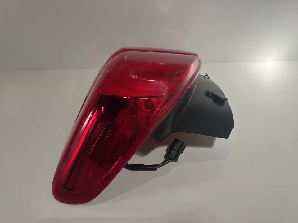Luz trasera para pasajero derecho Chevy Trax 2017-2022 OEM/0019 Foto 3 de 4