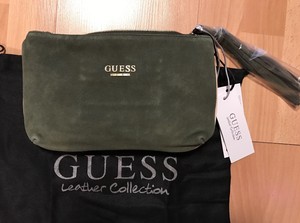 pochette guess blanche
