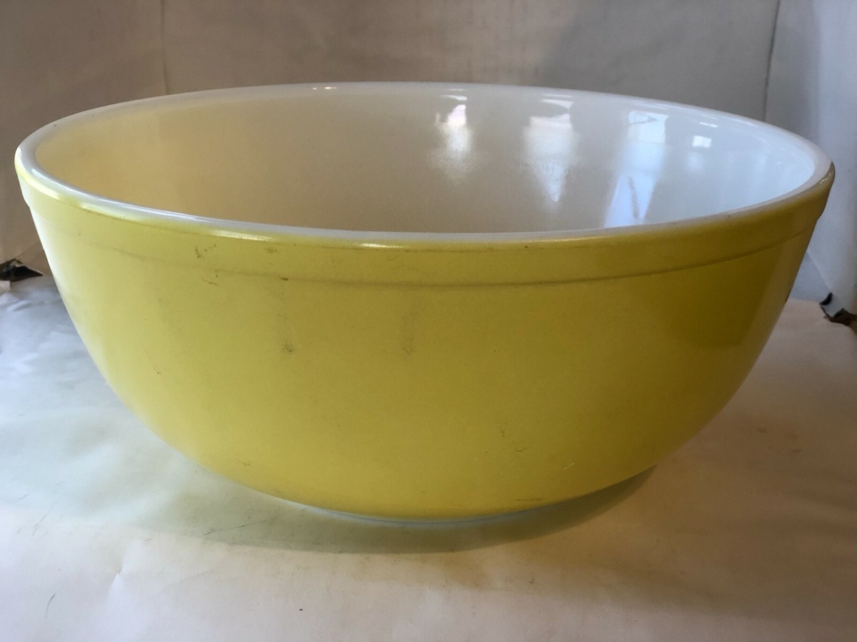 Vintage Pyrex Large Yellow 404 Nesting Mixing Bowl