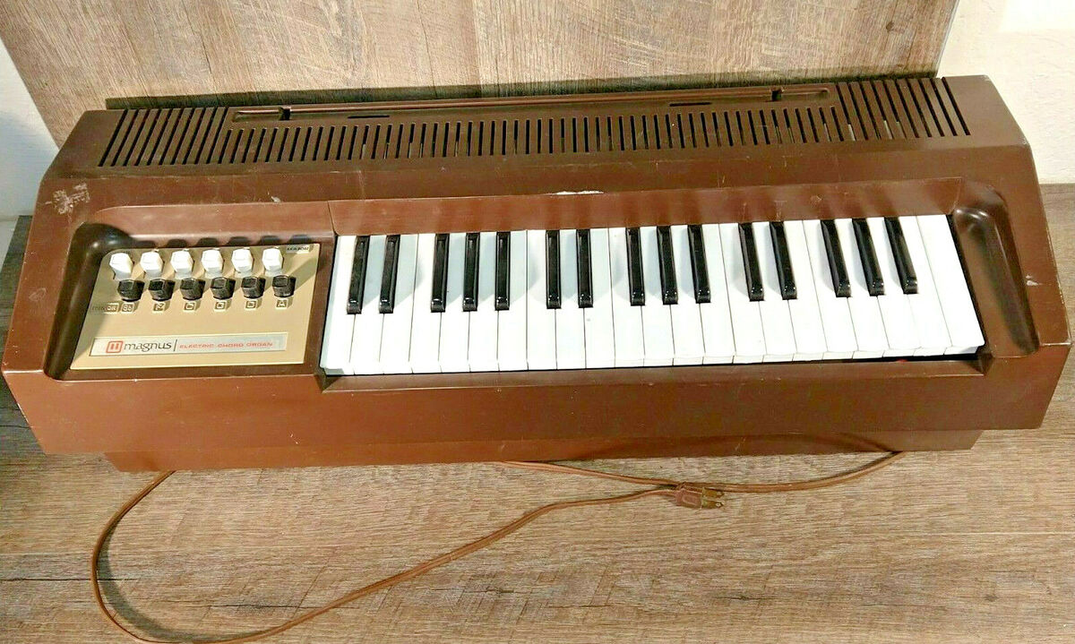 Vintage Magnus Organ Corp Electric Chord Organ Made in USA Vintage Magnus Organ Corp Electric Chord Organ Made in USA