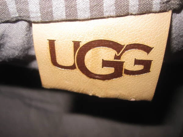 Edredón UGG Marrón Rayas 68" x 80" y 2 Fundas de Almohada Estándar a Juego Usado en Excelente Condición Foto 4 de 4