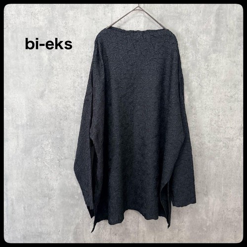 USED # BI-EKS ISSEY MIYAKE DESIGNER LONG-SLEEVED CUT-AND-SEW TOP WITH WRINKLED