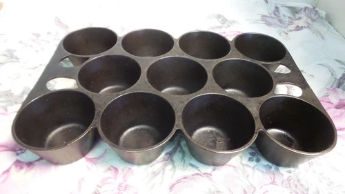 VTG EUC Griswold #10  949 Cast Iron Pop Over Muffin Pan 11" Length  X  7 5/8"