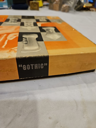 De colección 1957 Ajedrez Esculpido por Ganine Edición Salón Gótico #1475 Falta Pata Blanca - Imagen 8 de 18
