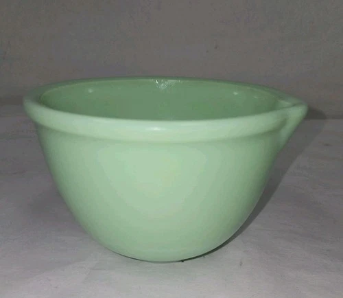 Vintage Jadeite Green Milk Glass Mixing Bowl With Pour Spout