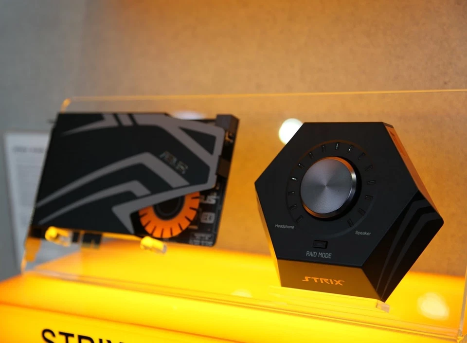 ASUSTek Hi-Res STRIX Gaming Sound Card PCI-E w/Control Box 24bit/192kHz STRIX - Image 2 of 2