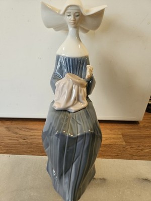 Lladro Nonne '' Time To Sew '' (Retired 2004) H8'' sehr guter Zustand
