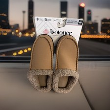 Isotoner Men  s Size M 8-9 Memory Foam Buckskin Sherpa Lining Slippers. Tan. New.