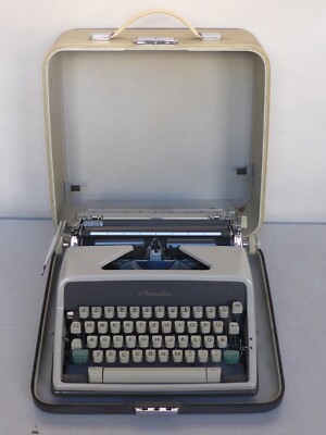 alte Schreibmaschine old typewriter Olympia SM 7 mit Koffer