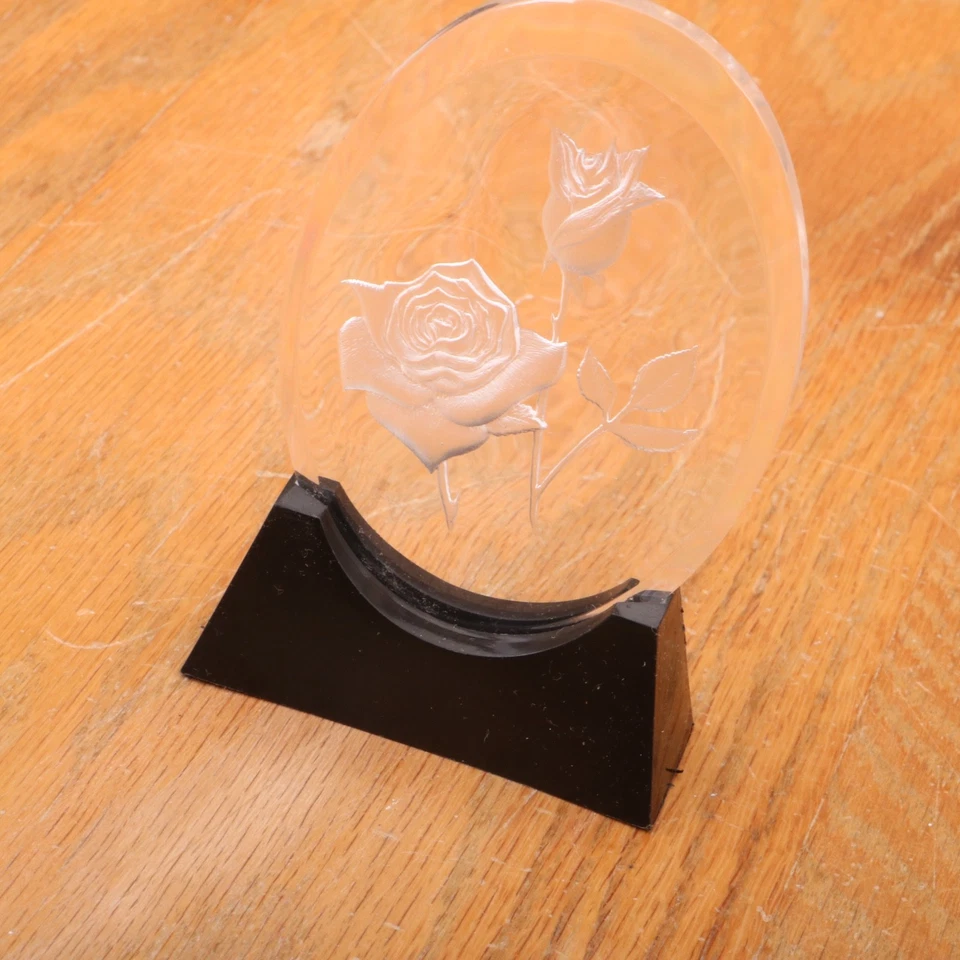 Expositor acrílico flor rosa con soporte negro Foto 2 de 4