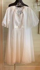Vtg Vanity Fair Double Chiffon White Peignoir Set Gown Robe Lace Bridal size 30