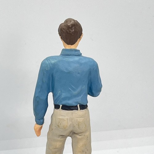 Greenlight Car Salesman With Keys Figure 1:18 Diorama 4” - Imagen 16 de 22
