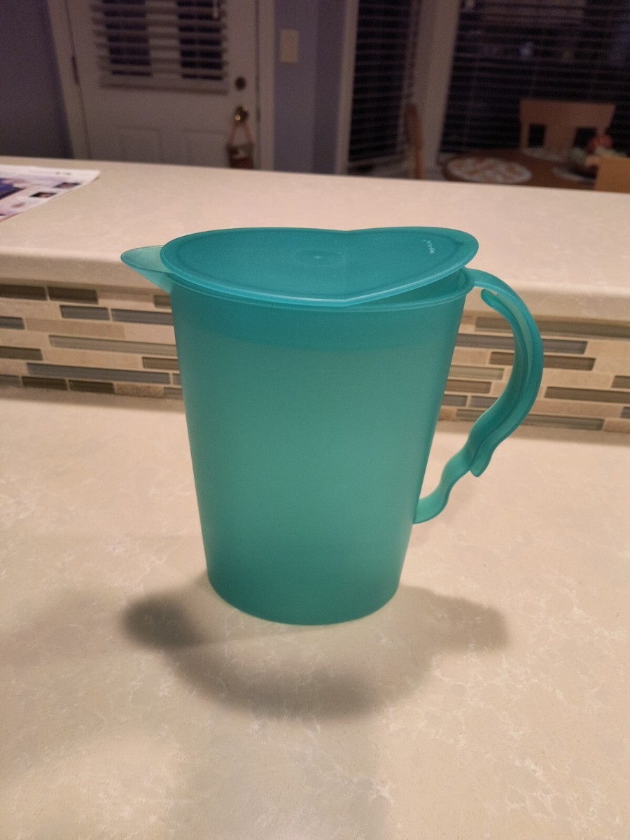 Tupperware Pitcher Impressions Green Slim Rocker Lid 2 Quarts 2.1
