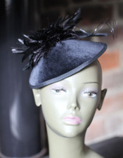 Schwarz Samt Statement Fascinator Hut edel Damen Tag Rennen Federn Schleife Ascot