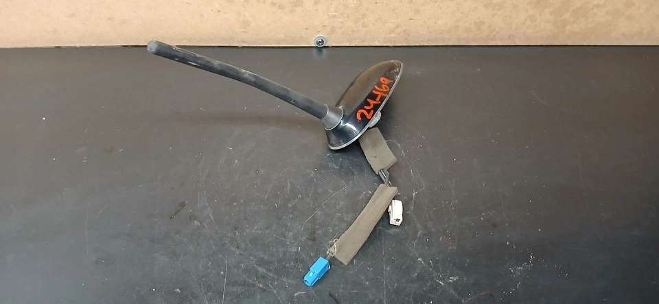 10 11 12 INFINITI G37 CONV ANTENA MONTADA EN EL MALETERO TRASERO OEM Foto 4 de 4