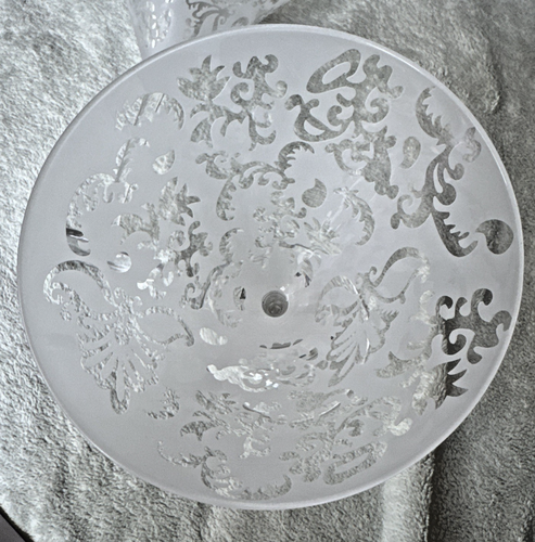 Pair of Frosted Etched Martini Glasses 5 x 8" Butterflies/Leaves - Picture 3 of 4
