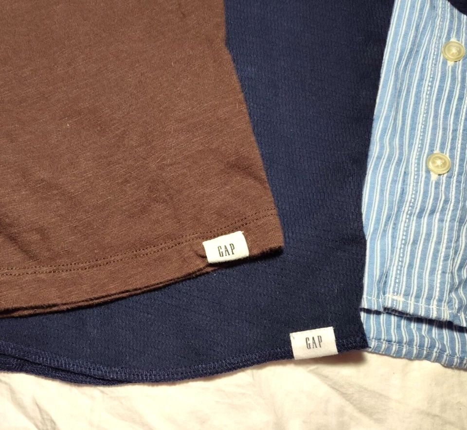 Lote de camisas de manga larga Baby Gap para niños talla 4 con botones rosa a rayas liso azul marino 3 piezas Foto 4 de 4