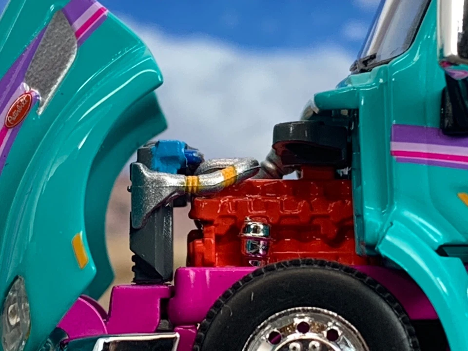 1/64 DCP TEAL/PINK/PURPLE PETERBILT 579 W/ 72" MID ROOF SLEEPER - Image 3 of 4