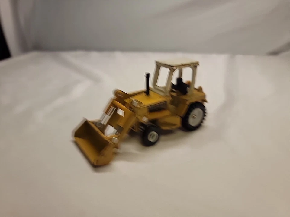 Ertl International Backhoe Loader  Farm Tractor Model 1:64 **For Parts Only** - Image 2 of 3