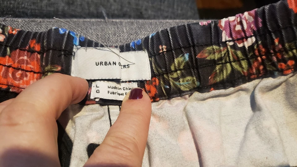 Pantalones Cortos Para Hombre Urban Outfitters Negros Estampado Floral Chinos Usados Foto 2 de 2