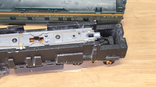 Vintage KATO Northern Pacific 6011A Diesel Locomotive Train HO Made in Japan - Picture 15 of 15