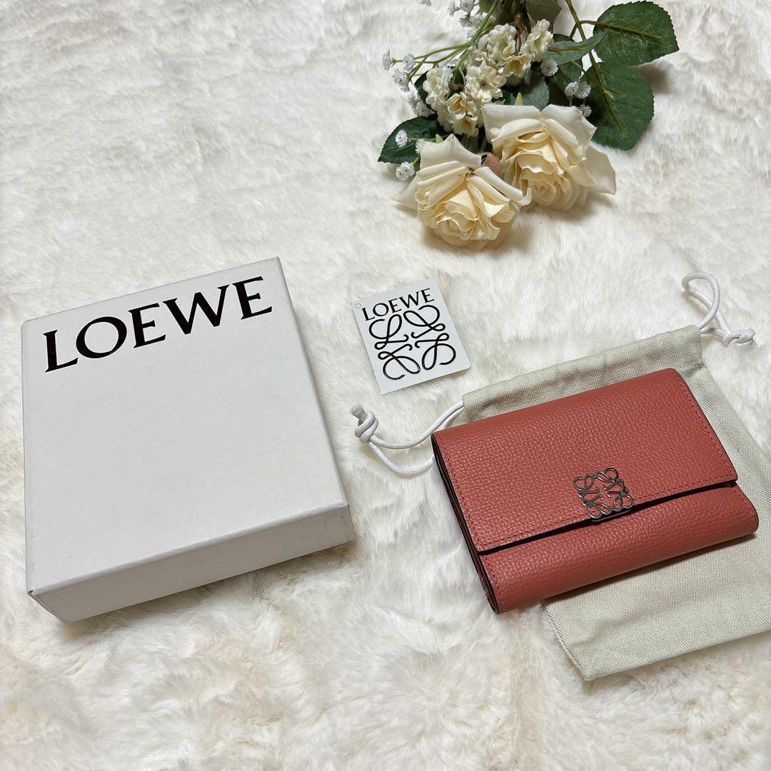 【関税&送料込】Loewe Loewe Portafoglio Trifold Anagram LOEWE Leather Anagram Trifold Wallet | Harrods US