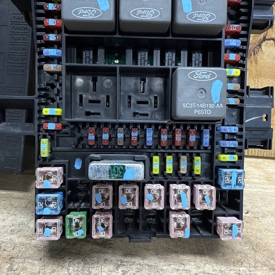 2004 - 2007 Ford F150 Fuse Box Power Distribution 5L3T-14A067-BC Foto 2 de 4