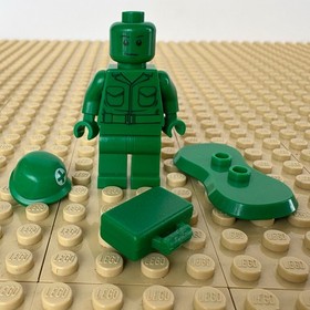 LEGO Toy Story: Green Army Man Medic, KIT, BASE, toy001, 7595, ON PATROL, 2010