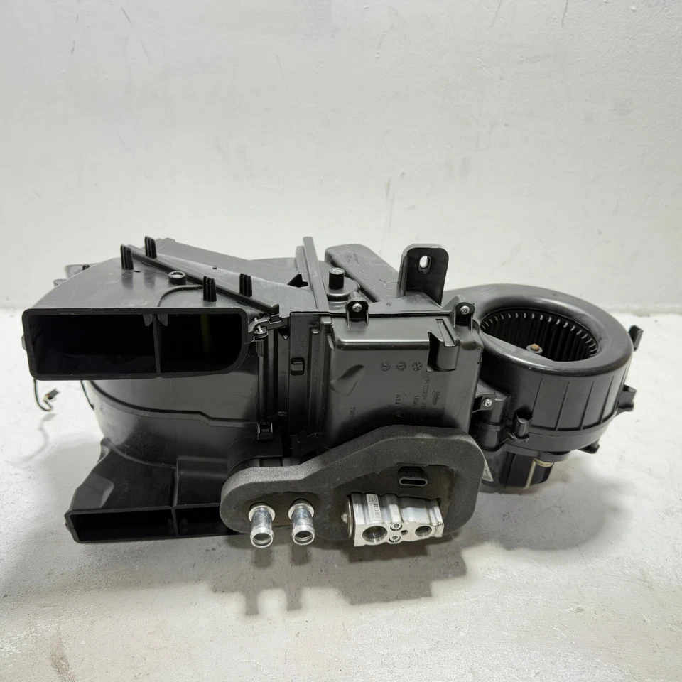 2021 Volkswagen Atlas Center Console HVAC Heater Blower Motor Housing OEM - Image 2 of 4