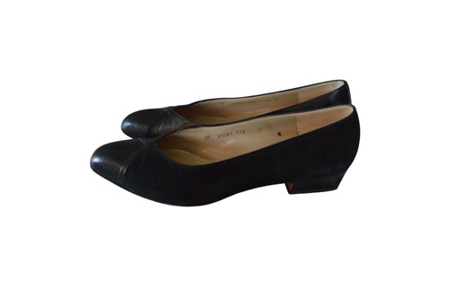 Vintage 1980s Salvatore Ferragamo Low Heel Pumps Black Women's Size 6B Corporate