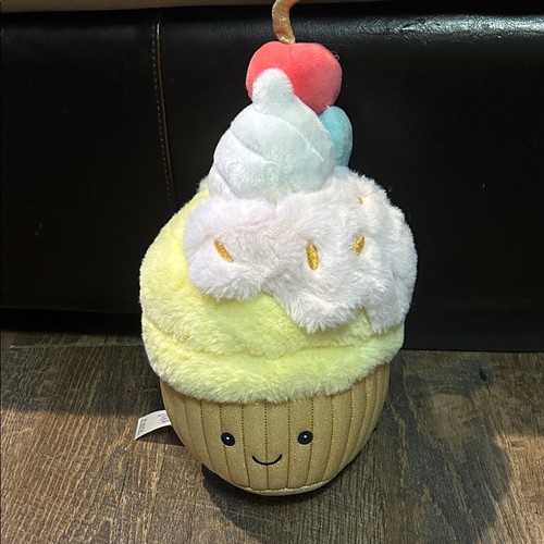 FAO Schwarz Tasties Dessert Cupcake plush stuffed animal