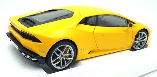 Autoart 1/12 Scale Diecast 12097 - Lamborghini Huracan LP 610-4 - Matt Yellow - Picture 3 of 6