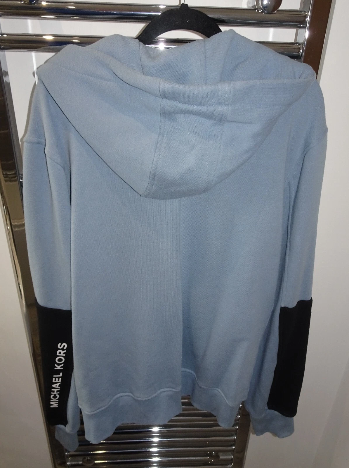 Felpa con cappuccio uomo Michael Kors blu chiaro in pile taglia media usata indossata