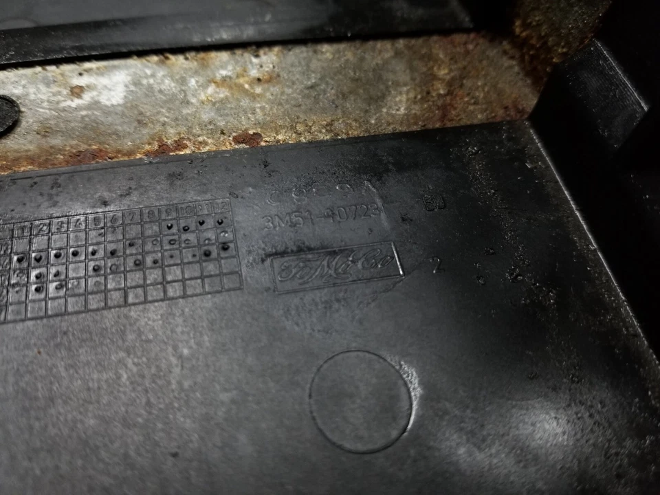 06-11 Soporte bandeja batería Volvo S40 30667941 OEM Foto 3 de 4