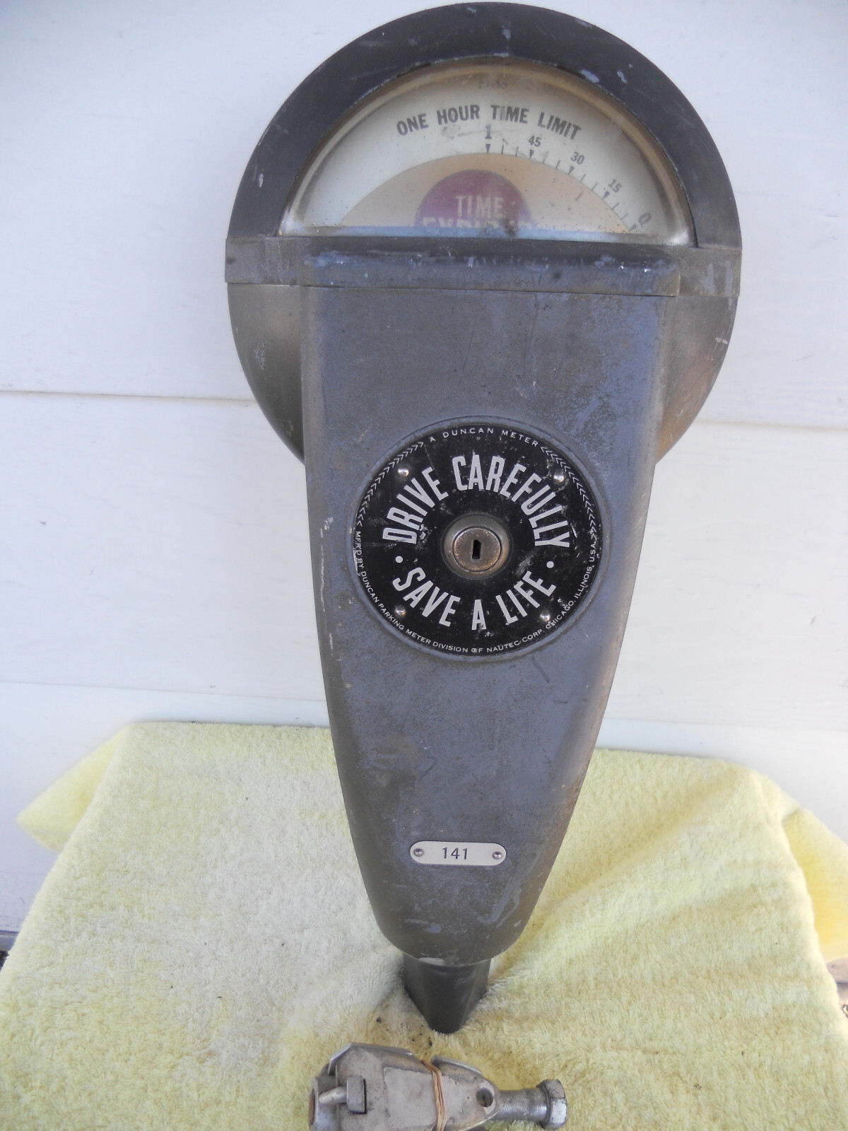 WORKING DUNCAN 1 HR PARKING METER LOCKS OPEN W/FLAT BLADE NO KEYS NEEDED eBay