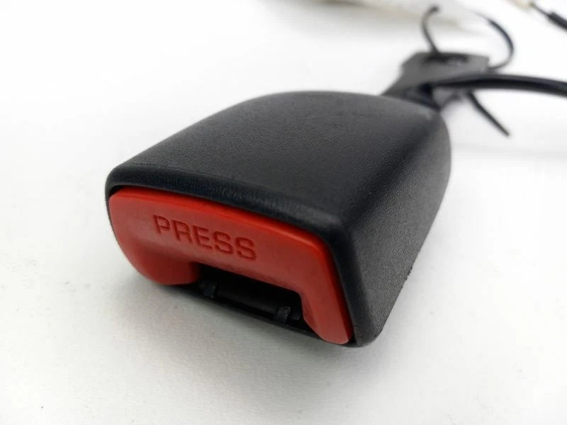 Hebilla del cinturón de seguridad delantero derecho Nissan Altima 2002-2006 Foto 2 de 4