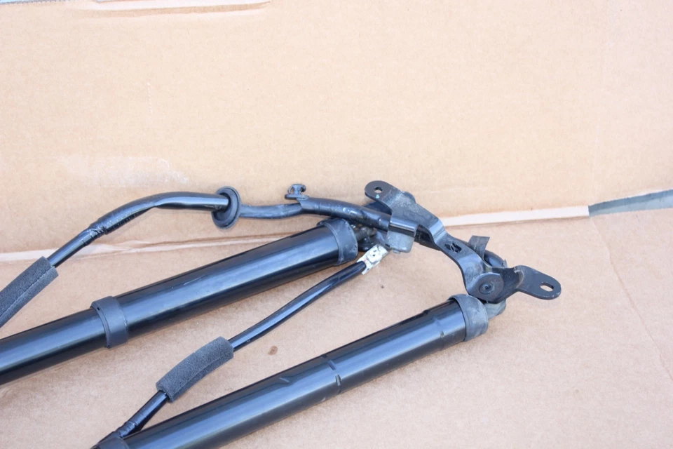 OEM Trunk Lid lift electric motor set / Power actuator for 2017-2018 Toyota RAV4 - Image 4 of 4