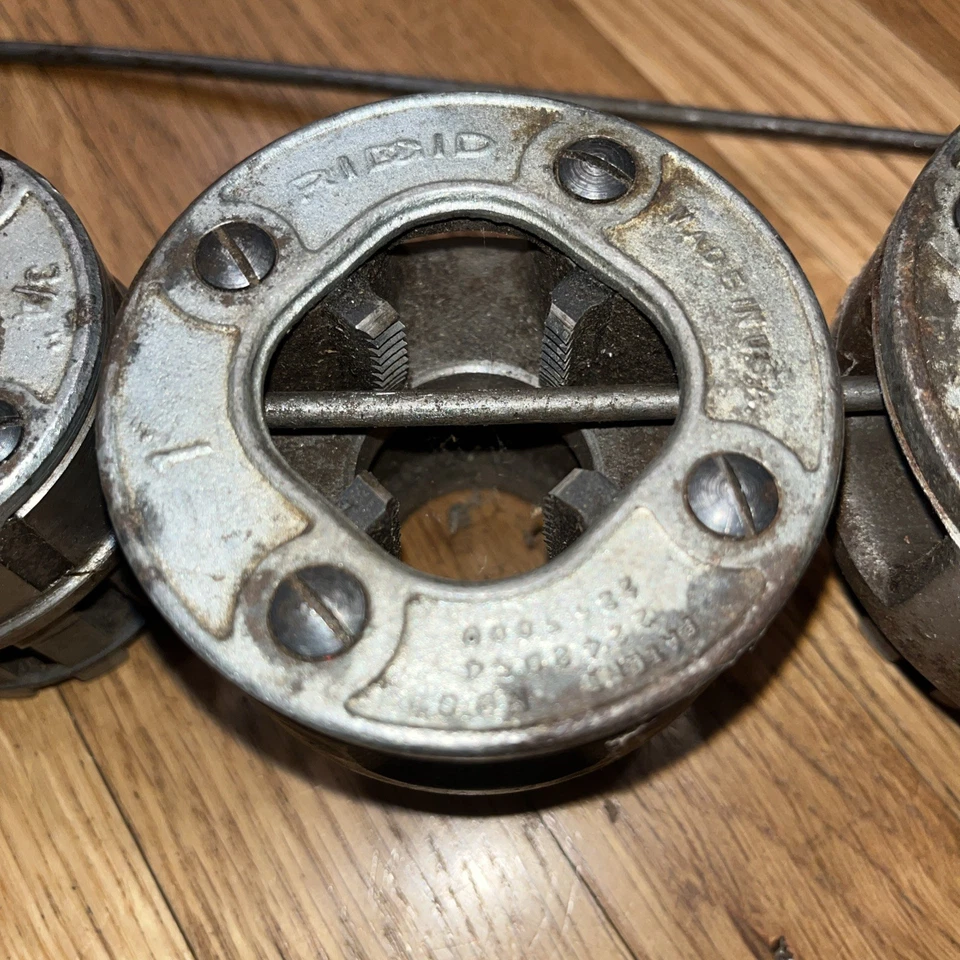 Ridgid No 111-R NPT Ratchet Threader Set.  1/4 - 1 1/4 plus holder.  Made in USA - Image 3 of 4