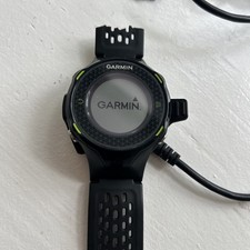 Garmin Approach S4 GPS-Golfuhr mit Ladegerät