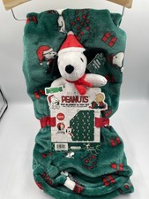 Peanuts Snoopy Pet Toy Squeaker  Plush Green 40x30 Blanket Set New With Tags