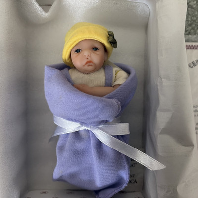 Neugeborene Babyparty Taufe Puppe verpackt neu Geschenk Ashton Drake Junge Mädchen Echtheitszertifikat