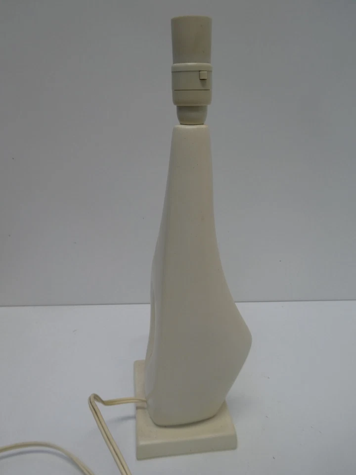 VINTAGE ELLIS POTTERY CONTEMPORARY ABSTRACT MID CENTURY WHITE TABLE LAMP BASE - Image 4 of 4