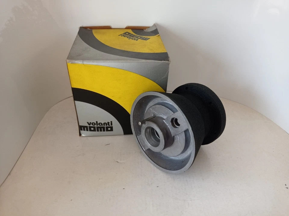 MOMO 原装 大众 PASSAT - 奥迪 80 方向盘轮毂适配器 全新! — 第 3/4 张图片