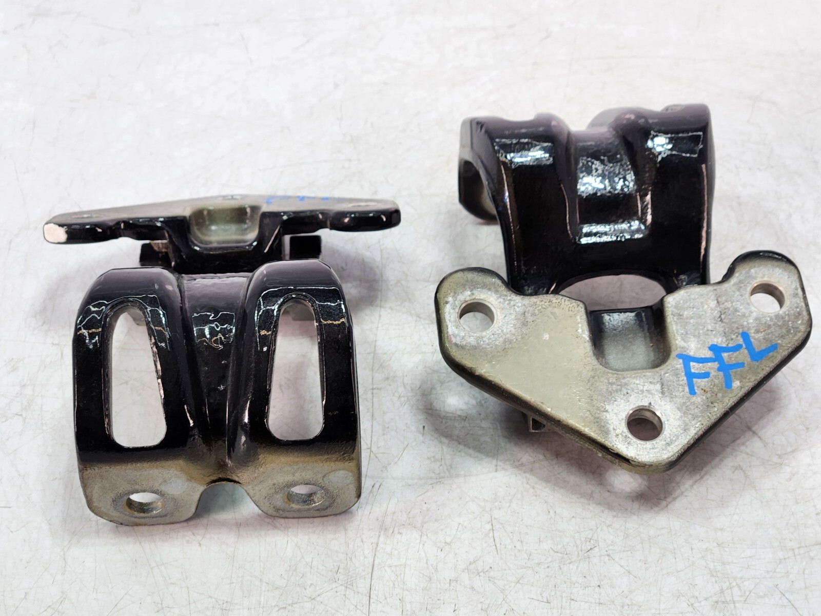✅ 11-16 OEM Ferrari FF Front Left Driver Door Hinge Upper Lower Black SET