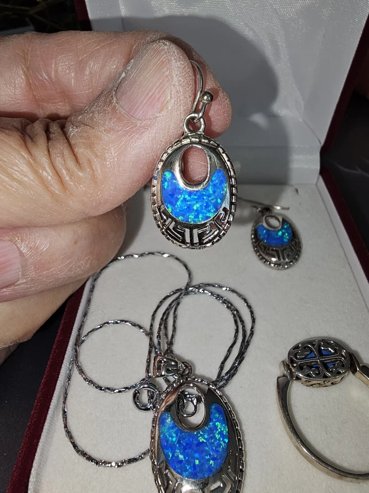 Juego de collar de piedra de ópalo natural estilo vintage para mujer.  Foto 3 de 4